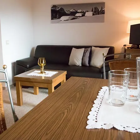 アパート Ausfernerhof エールヴァルト